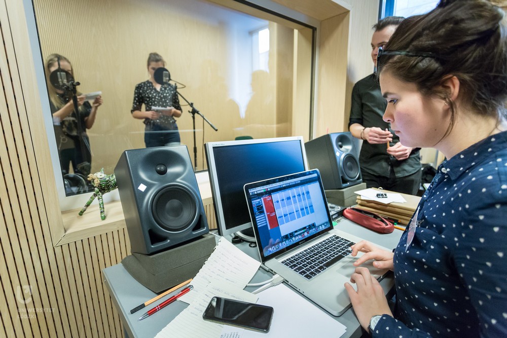 Zajęcia w studiu radiowym