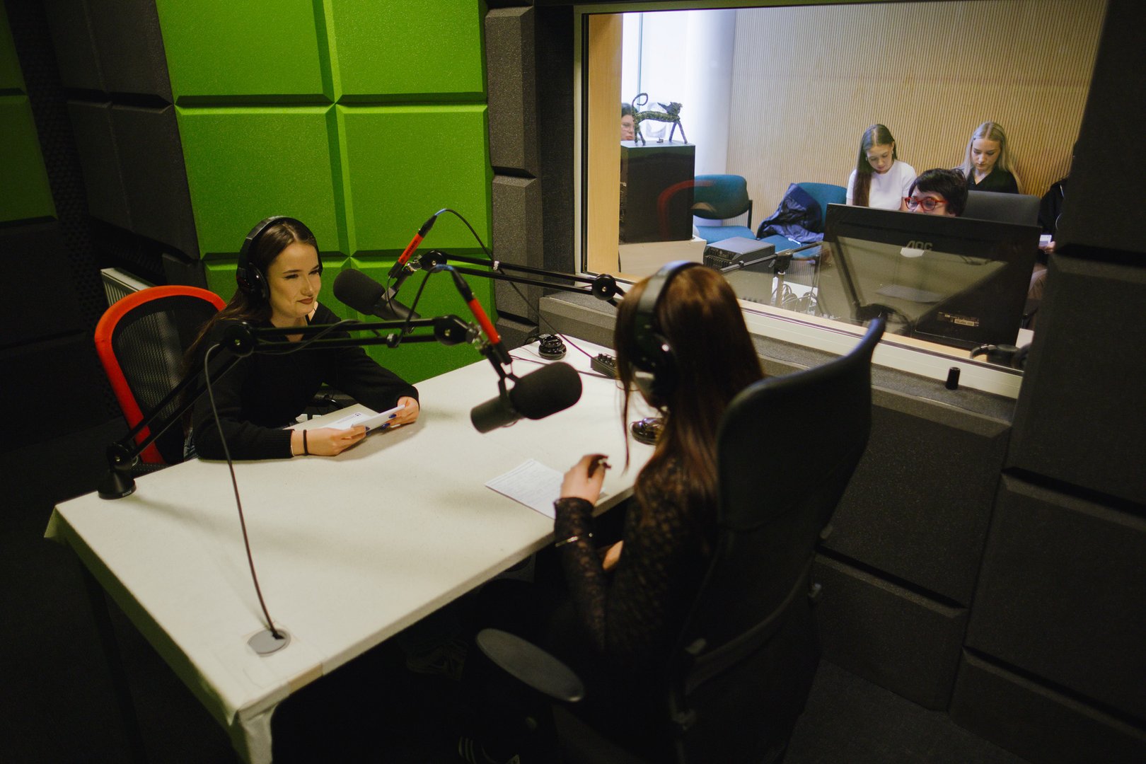 zajęcia w studiu radiowym