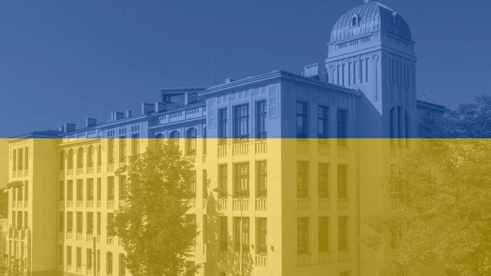 rektorat UŁ w barwach ukraińskiej flagi