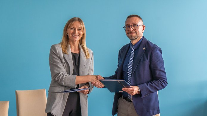 Signing the agreement between the Faculty of Philology, University of Lodz and Beko