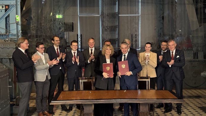 zdjęcie ministra i władz uczelni 