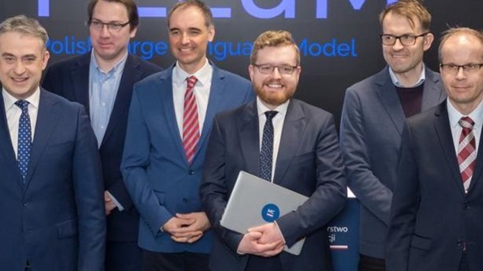 Wszyscy zaangażowani w proces tworzenia PLLuM