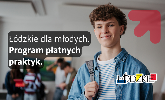 Grafika promująca program „Łódzkie dla młodych” przedstawiająca uśmiechniętego młodego mężczyznę z plecakiem, stojącego w przestrzeni przypominającej salę zajęciową. Po lewej stronie widnieje napis: „Łódzkie dla młodych. Program płatnych praktyk.” Poniżej informacja: „Urząd Marszałkowski zaprasza osoby studiujące do pierwszej płatnej pracy.” W prawym dolnym rogu znajduje się logo „Łódzkie”.