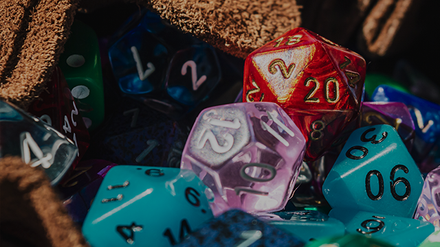 Kostki do gry w różnych kolorach 