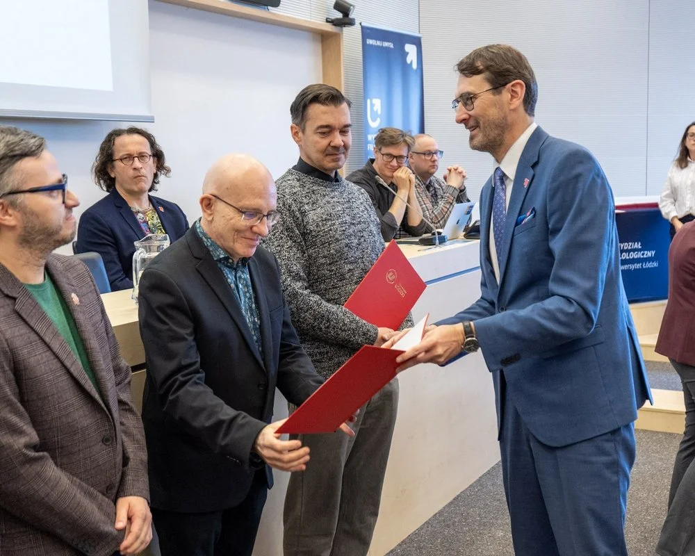 wręczenie nagrody prof. Tomaszowi Dobrogoszczowi