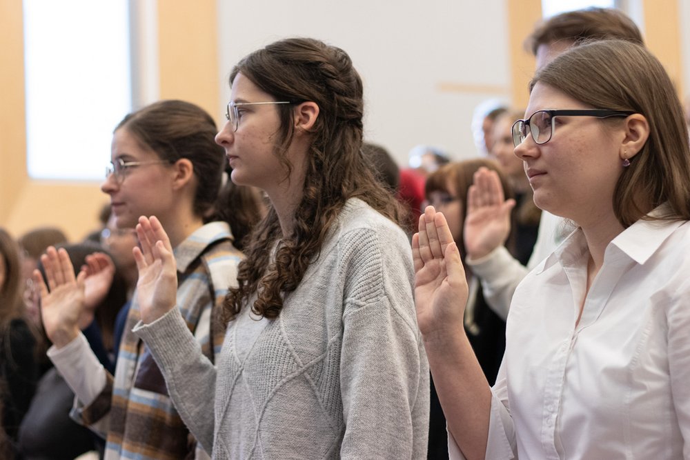 Studenci składający ślubowanie