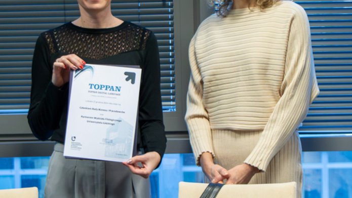 Zdjęcie z podpisaną umową