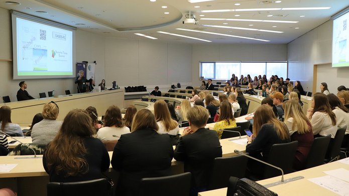 Wypełniona aula A5 podczas konferencji