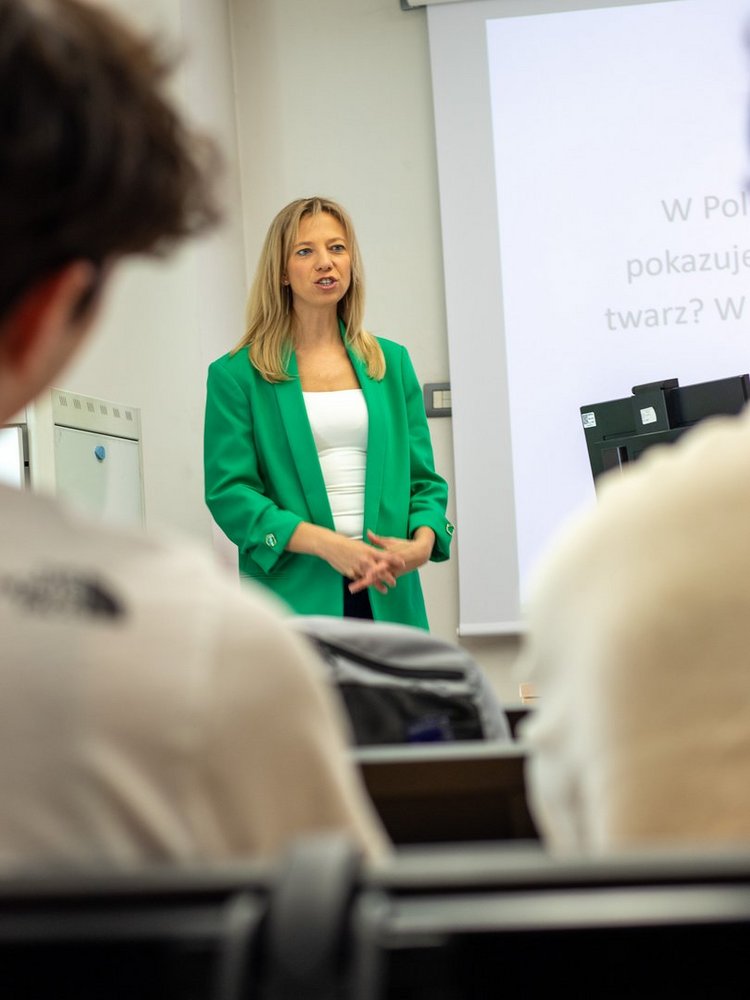 dr Anna Sokół-Klein podczas wykładu