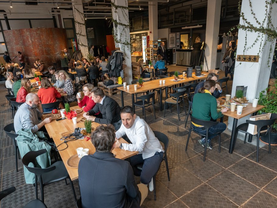 uczestnicy śniadania prasowego UŁ