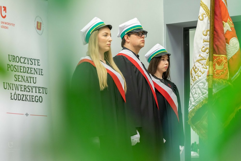 Uczestnicy uroczystej promocji habilitacyjnej i doktorskiej na UŁ