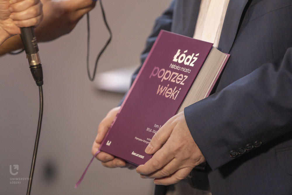 okładka trzeciego tomu monografii o Łodzi