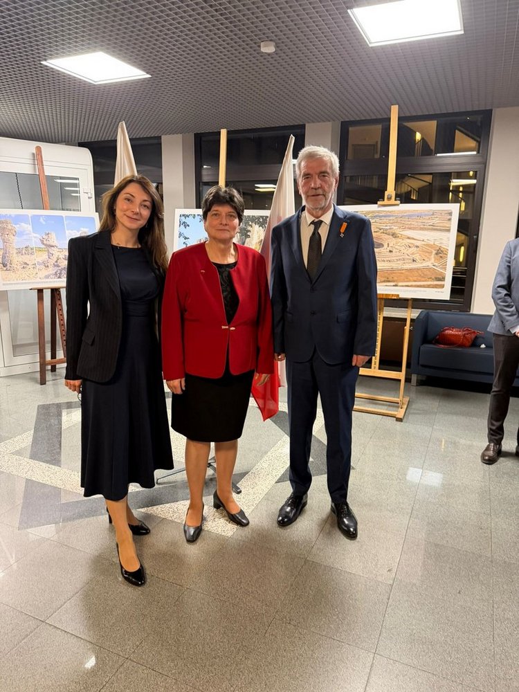 Prof. Minczew with the Ambassador