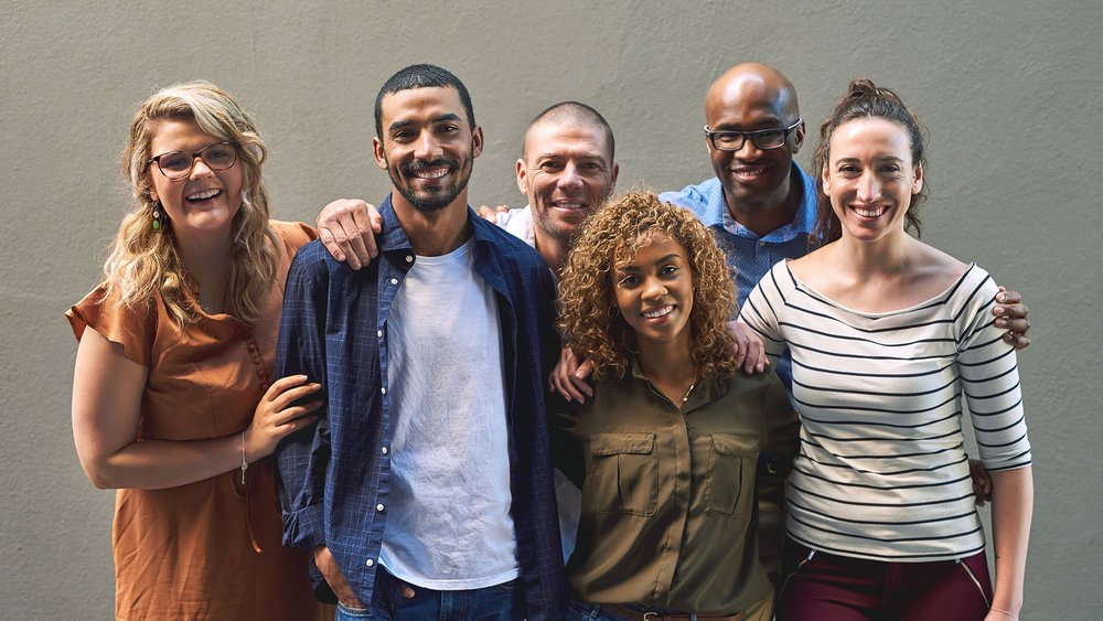 grupa osób z różnych krajów