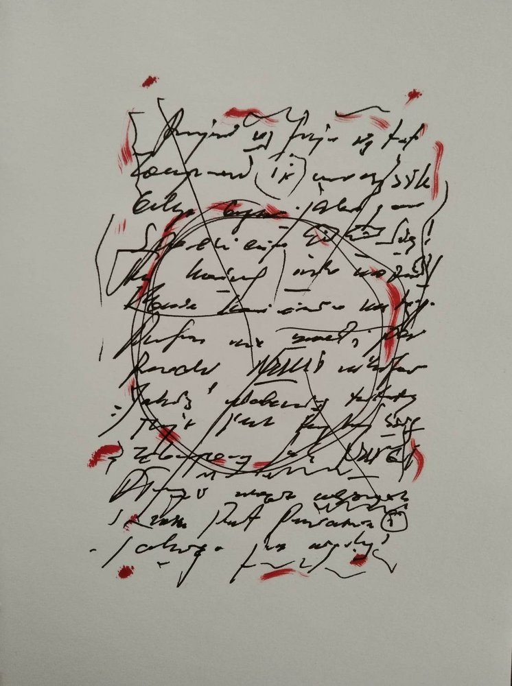 Zdjęcie przedstawia kaligrafię w kolorze czarnym i szarym oraz wzory graficzne w odcieniach czerwieni.