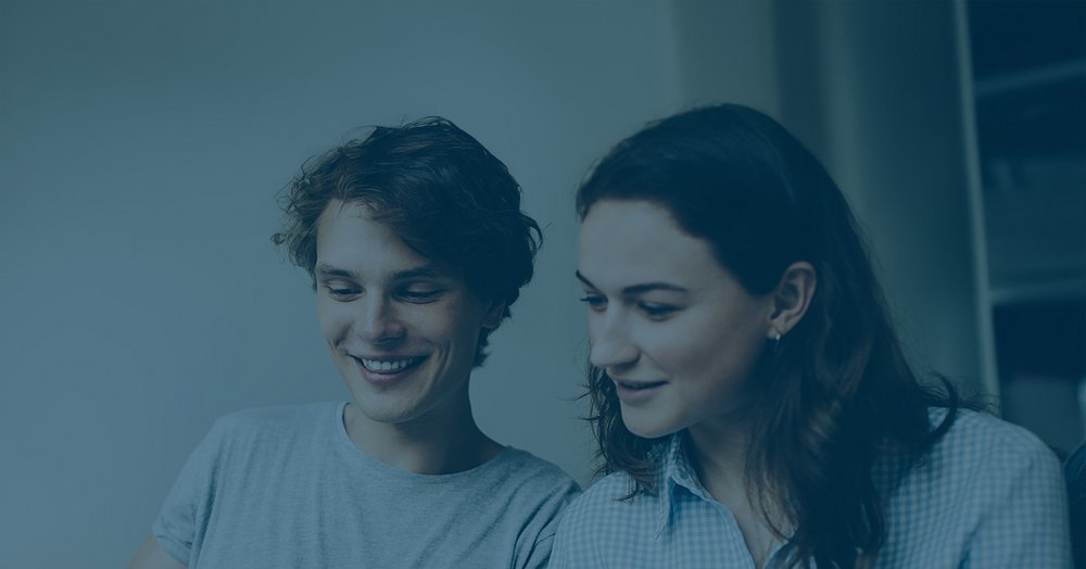 dwoje młodych ludzi