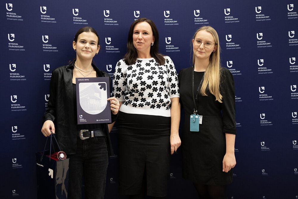 Laureatka konkursu z organizatorkami