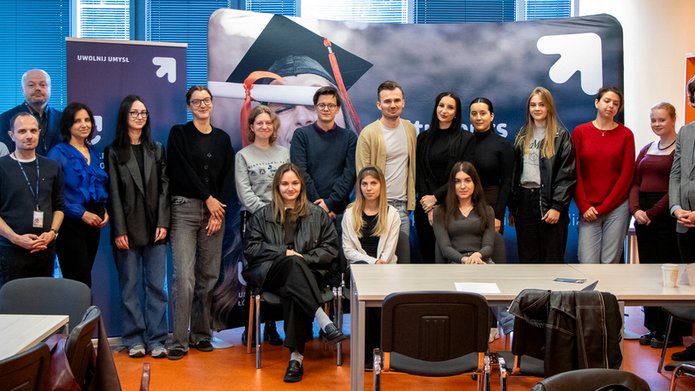 uczestnicy spotkania z absolwentami