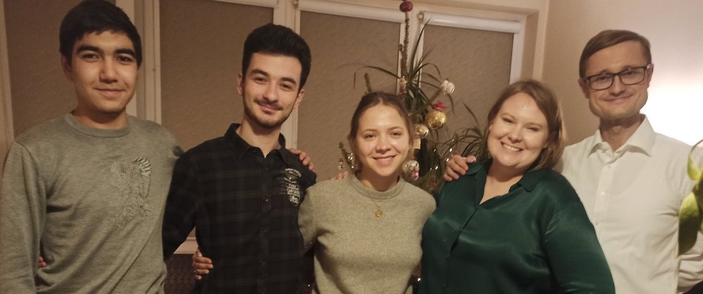 Participants of the University of Lodz "Christmas Guest" campaign, two smiling women and three men