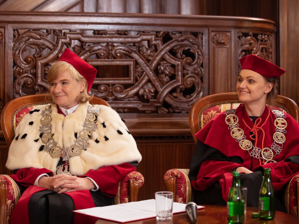 Pani rektor i prorektor podczas odnowienia doktoratów