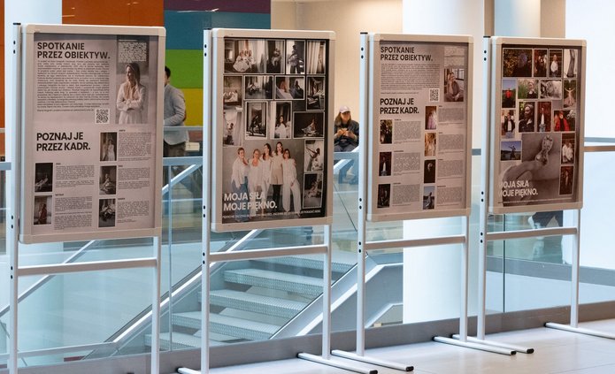 wystawa na korytarzu